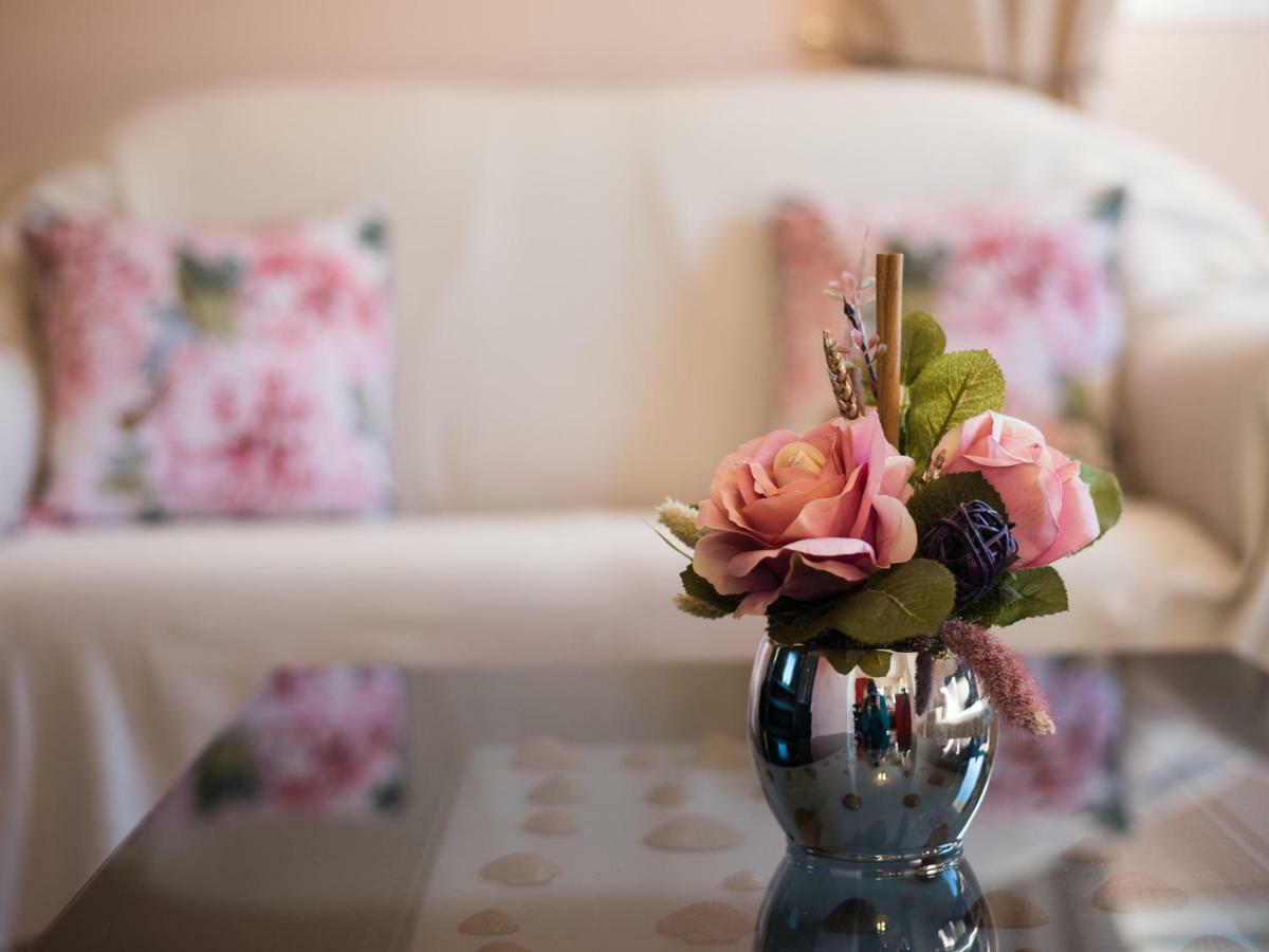Sofia'S Apartments Razata ภายนอก รูปภาพ