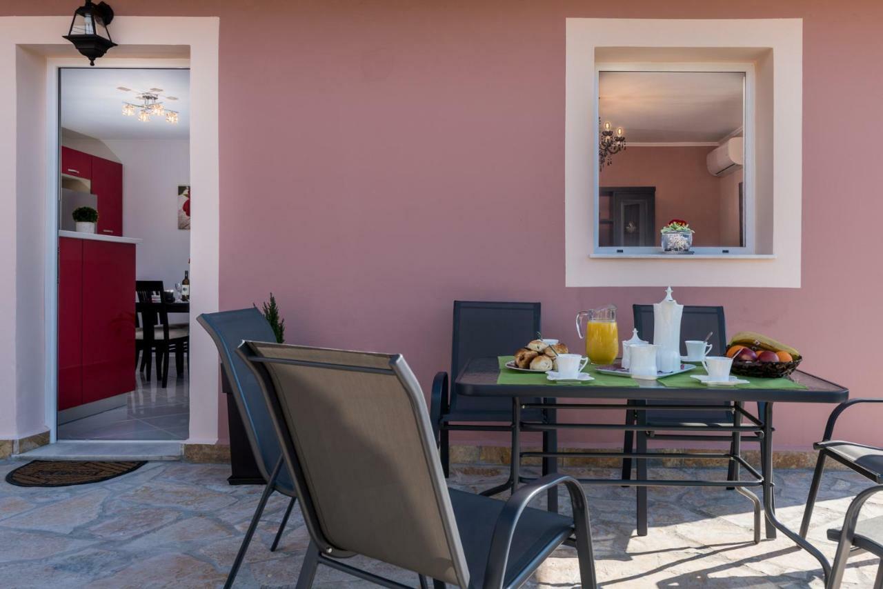 Sofia'S Apartments Razata ภายนอก รูปภาพ