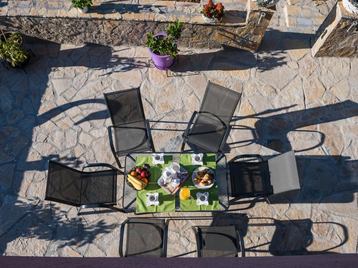 Sofia'S Apartments Razata ภายนอก รูปภาพ